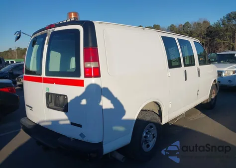 2011 Chevrolet Express 2500 Work Van z USA, uszkodzony, nr VIN 1GCWGFCB4B1124016